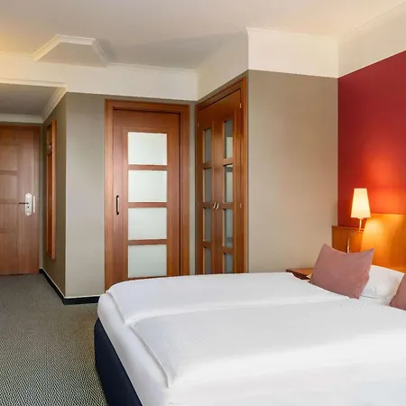 Vienna House By Wyndham Sonne 4* רוסטוק